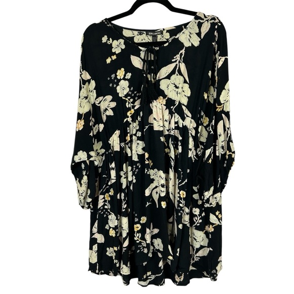 Billabong Black and Cream Bishop Sleeve Floral Oversized Tunic Size Medium - Picture 1 of 9